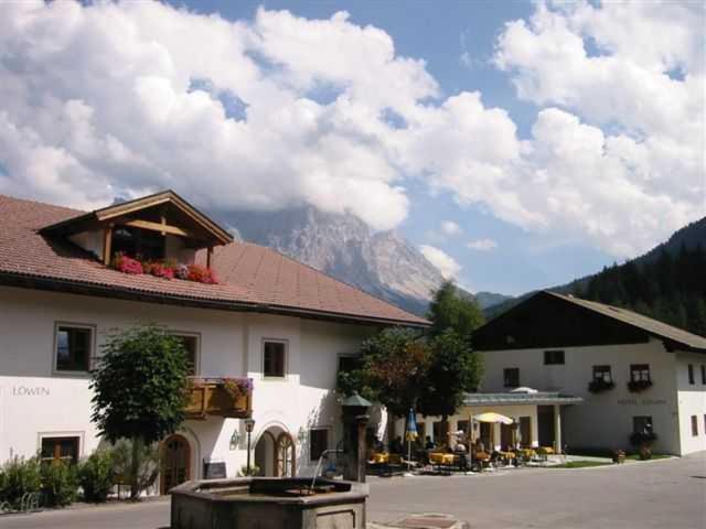 Hotel Zum Goldenen Loewen Biberwier Esterno foto
