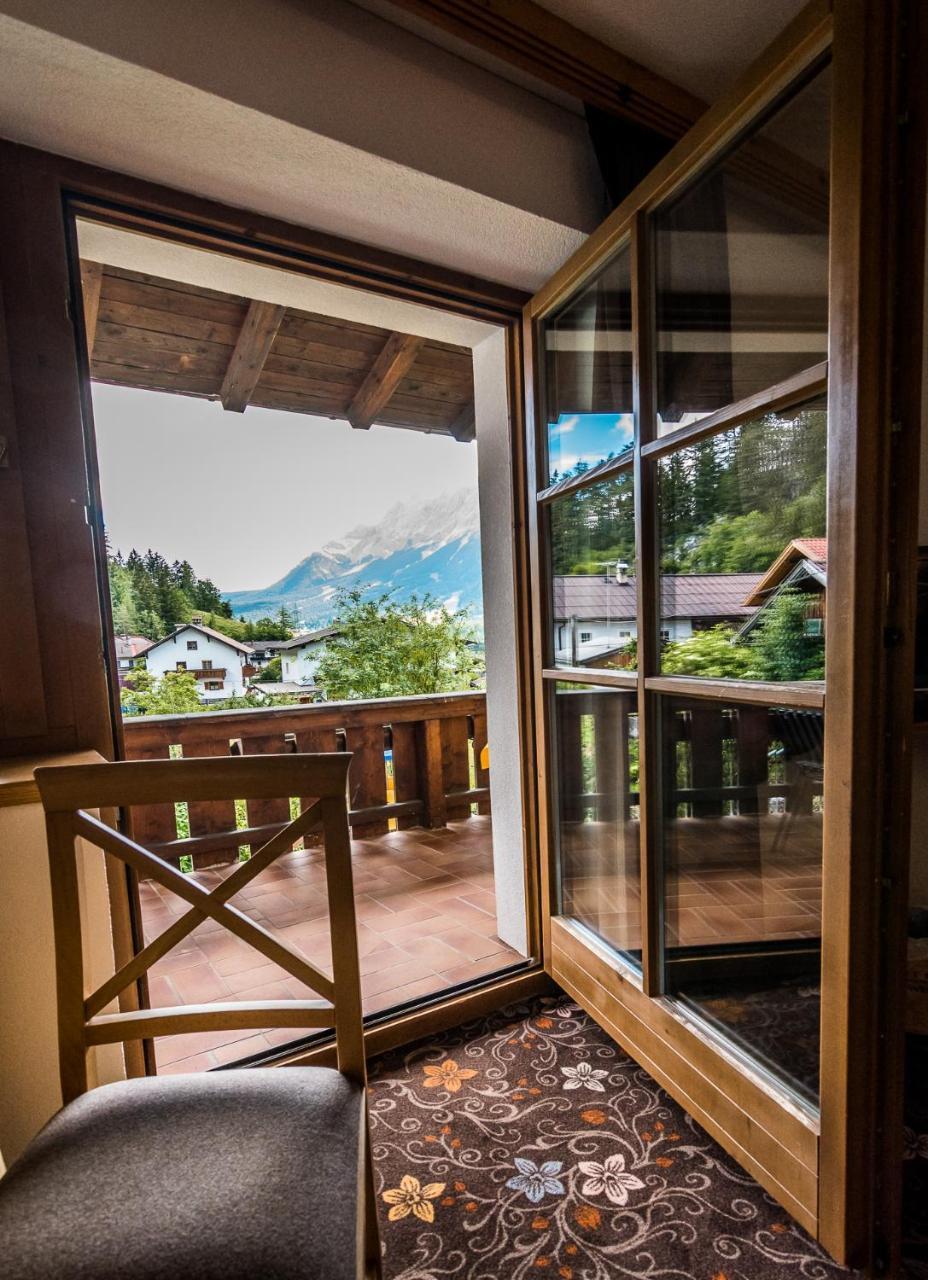 Hotel Zum Goldenen Loewen Biberwier Esterno foto