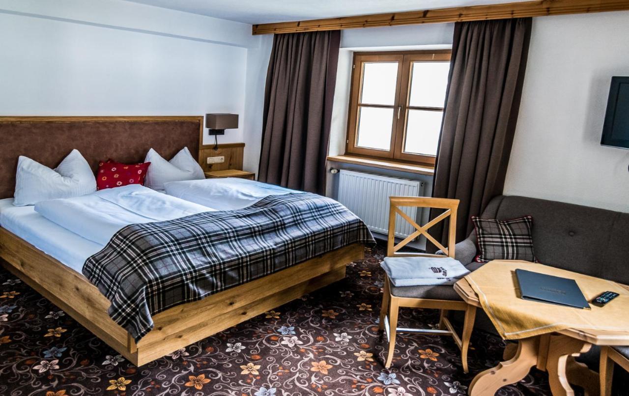 Hotel Zum Goldenen Loewen Biberwier Esterno foto