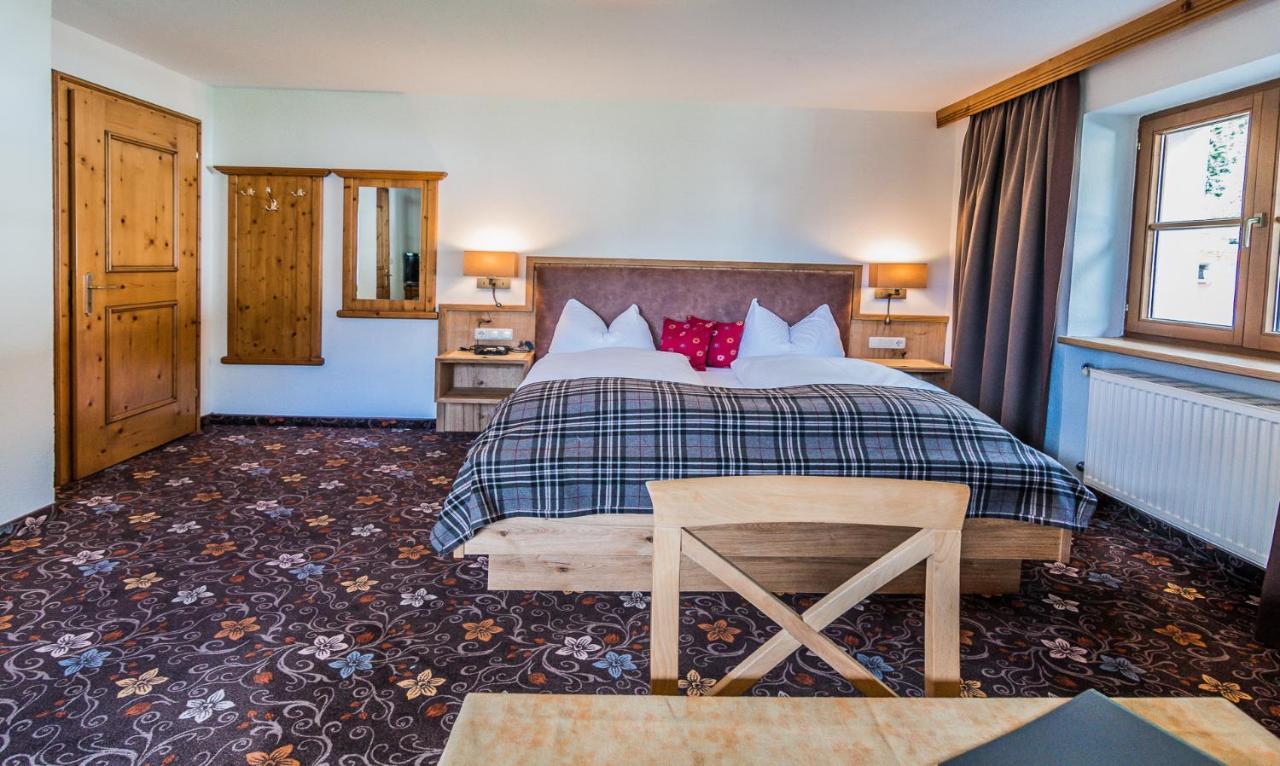 Hotel Zum Goldenen Loewen Biberwier Esterno foto